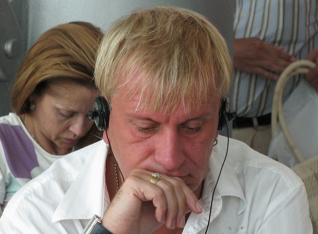 Певца Сергея Пенкина обокрали, пока он спал на лавочке‍ в Москве, фото
