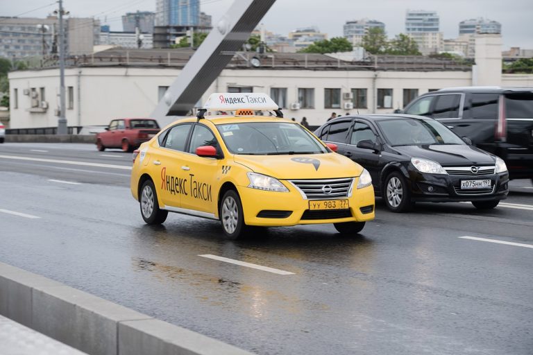 Услугами такси в Москве каждый день пользуются около 700 тысяч человек, фото