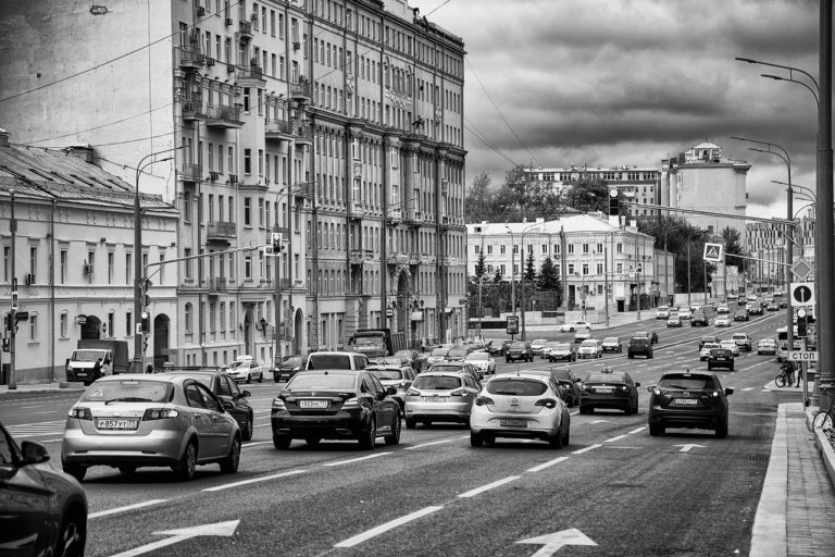 Осложнения на дорогах прогнозируются вечером в пятницу в Москве, фото