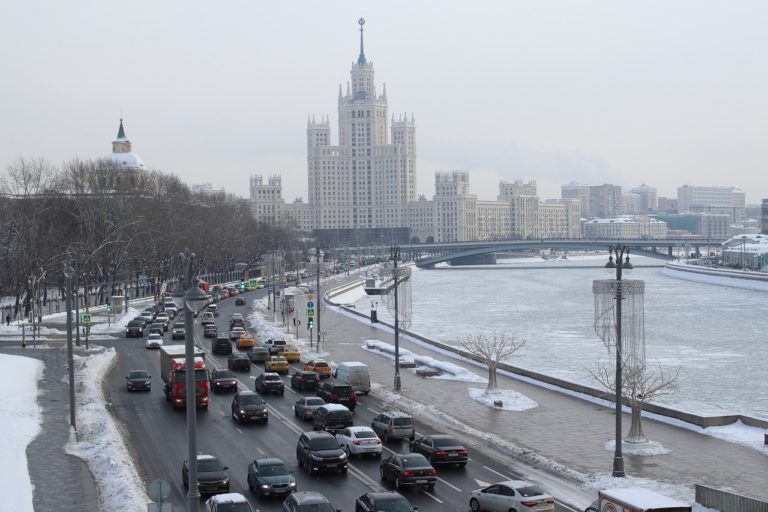 В последние выходные осени в Москве ожидается небольшой снег, фото