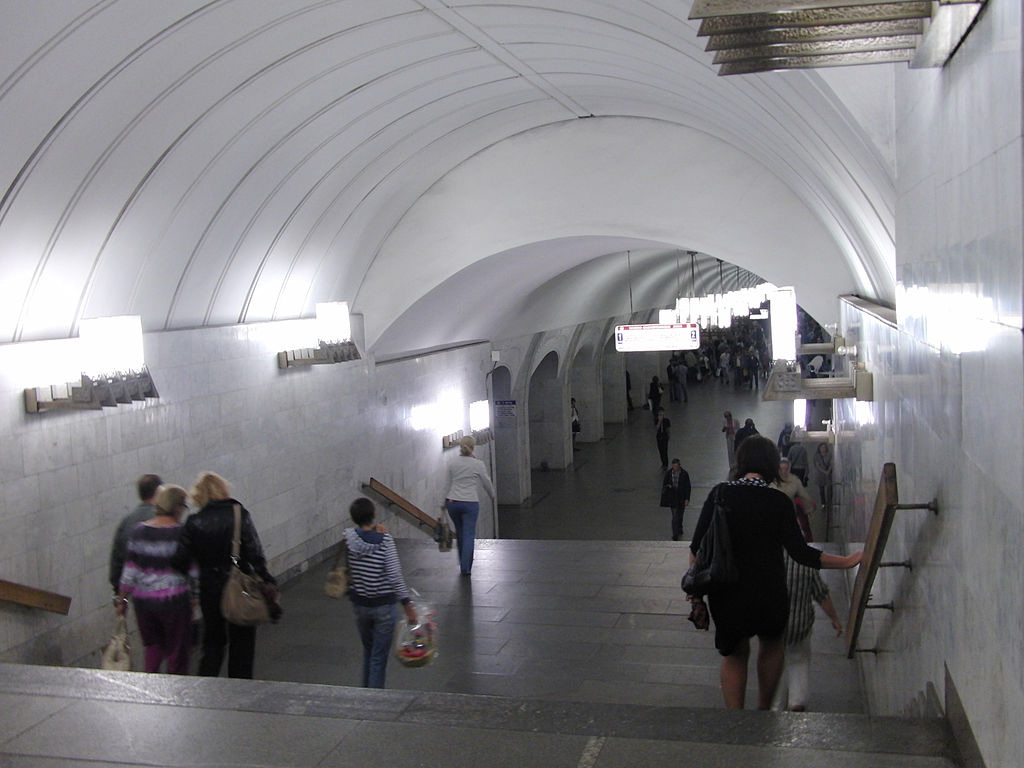 На станции метро «Пушкинская» появилась онлайн-библиотека, фото