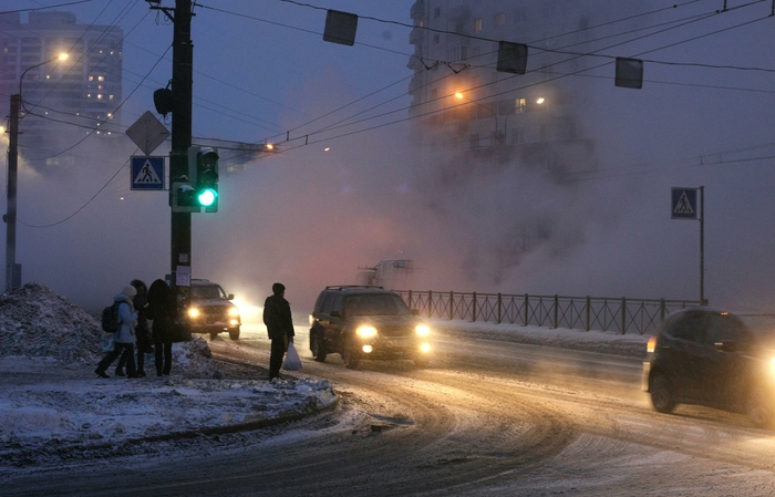 В Москве начали готовить к зиме светофоры и дорожные знаки, фото