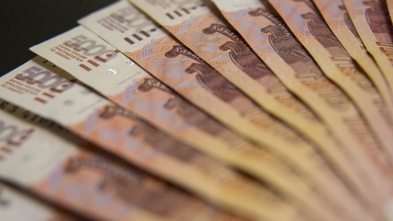 Количество выявленных фальшивых банкнот в Москве сократилось на 10,4%, фото