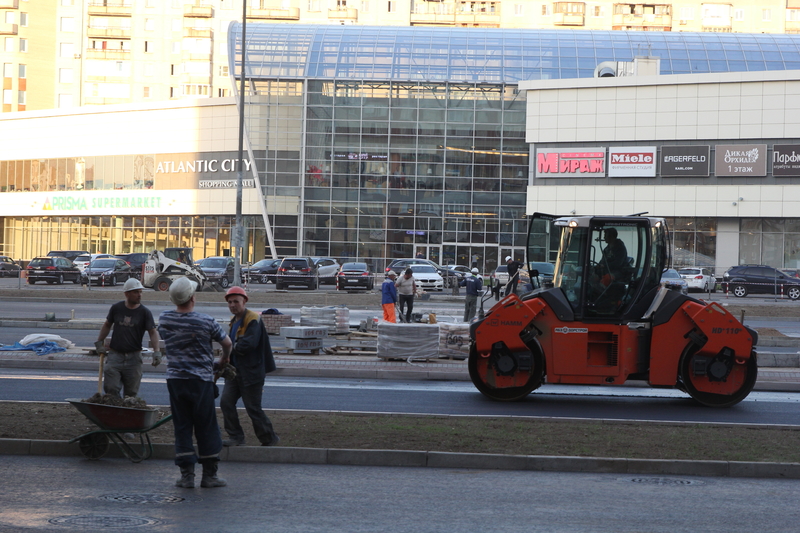 С начала года в Москве устранили более 5 тысяч дорожных ям, фото