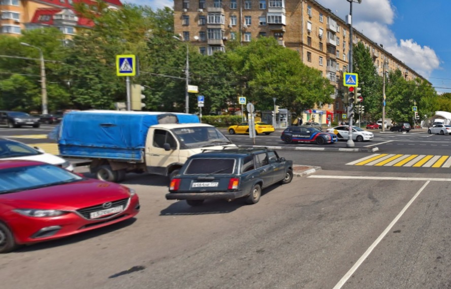 На западе Москвы ограничили движение транспорта, фото