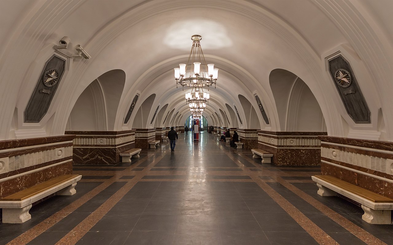 Женщина погибла на станции метро «Фрунзенская», фото