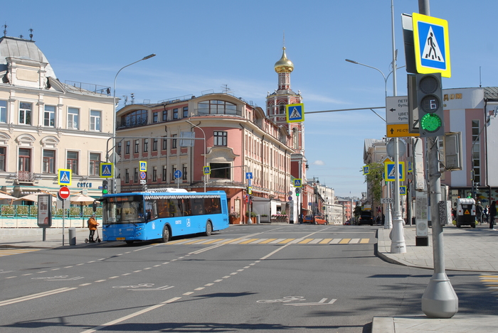 Более тысячи бесплатных автобусов запустят в Москве в пасхальные дни, фото