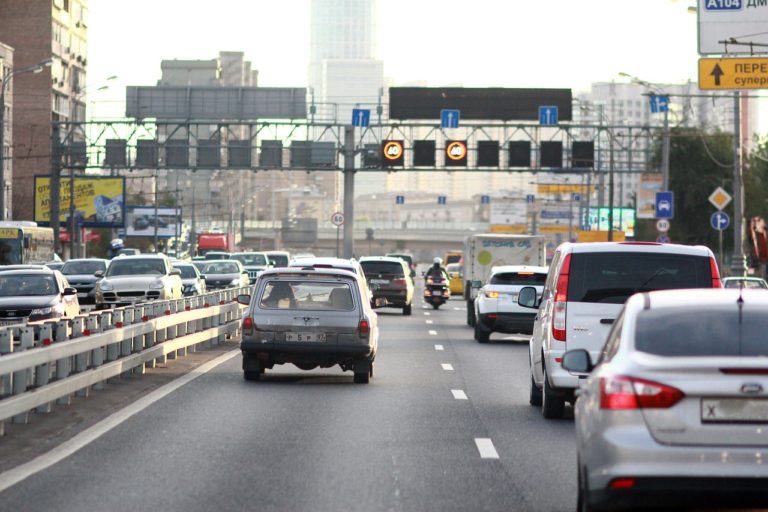 Основной причиной ДТП на дорогах Москвы является превышение скорости, фото