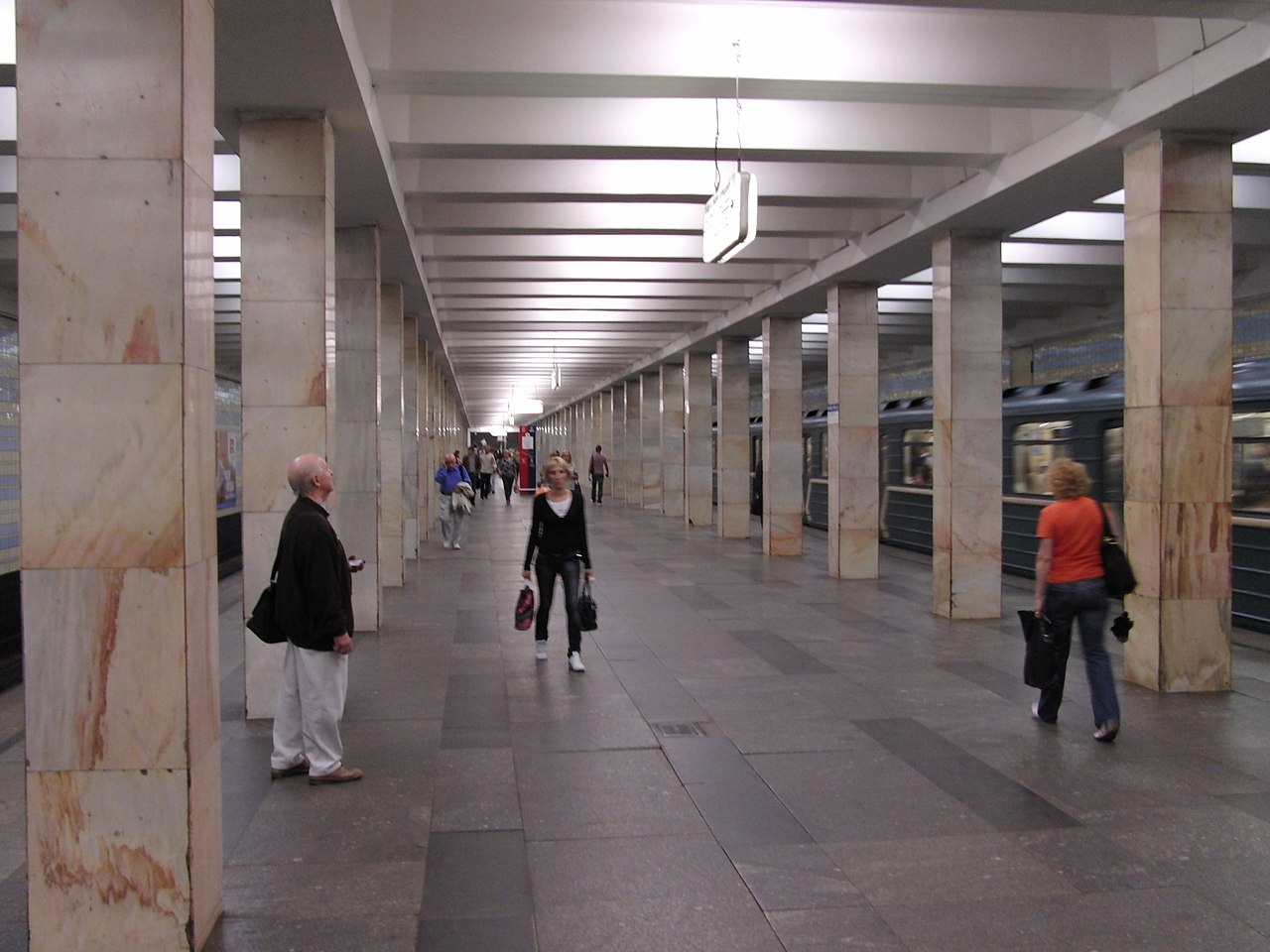 Участок красной ветки метро Москвы закроют с 13 по 20 июля, фото