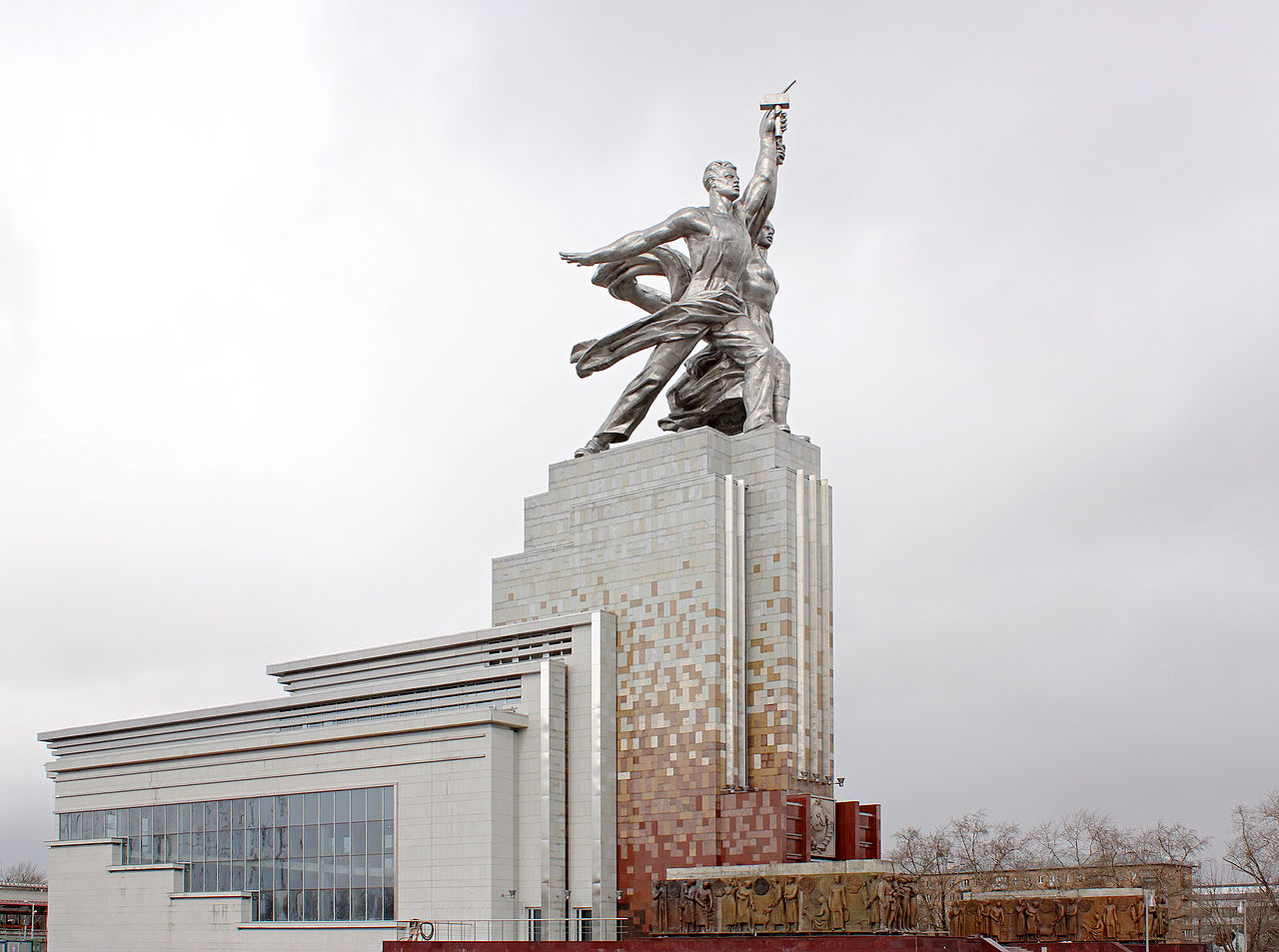 На ВДНХ отметят 130-летие скульптора Веры Мухиной, фото