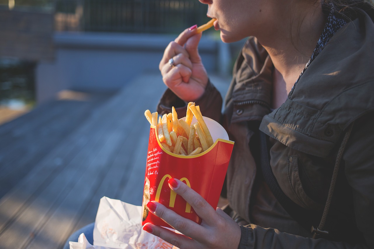 Сбербанк откроет совместные отделения с McDonald’s, фото