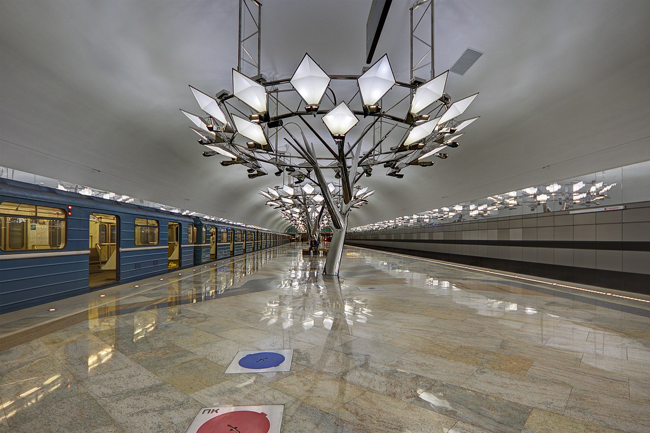 Участок красной ветки метро закроют с 18 по 24 августа, фото