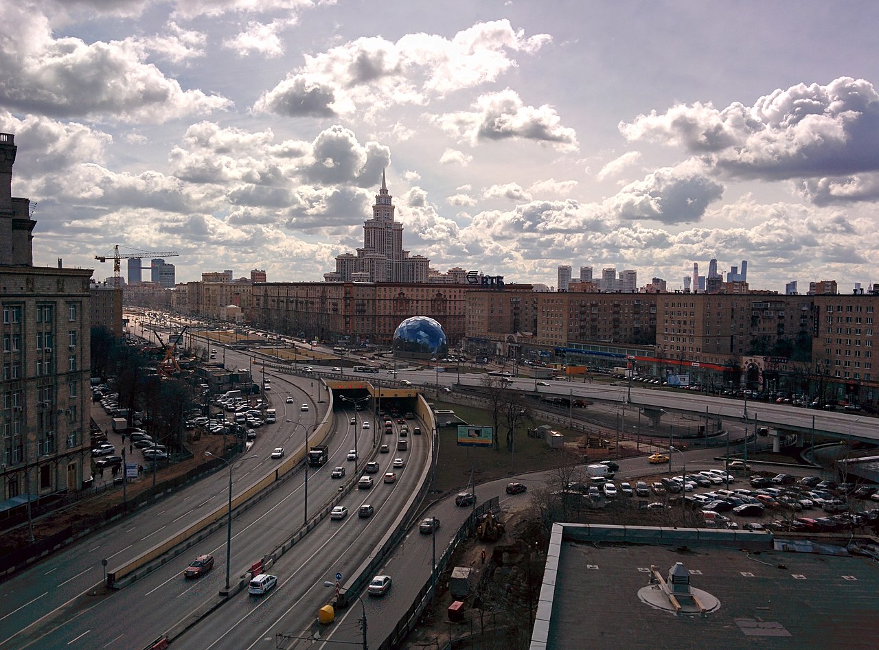 На развязке МКАД - Волоколамское шоссе идет строительство трех эстакад, фото