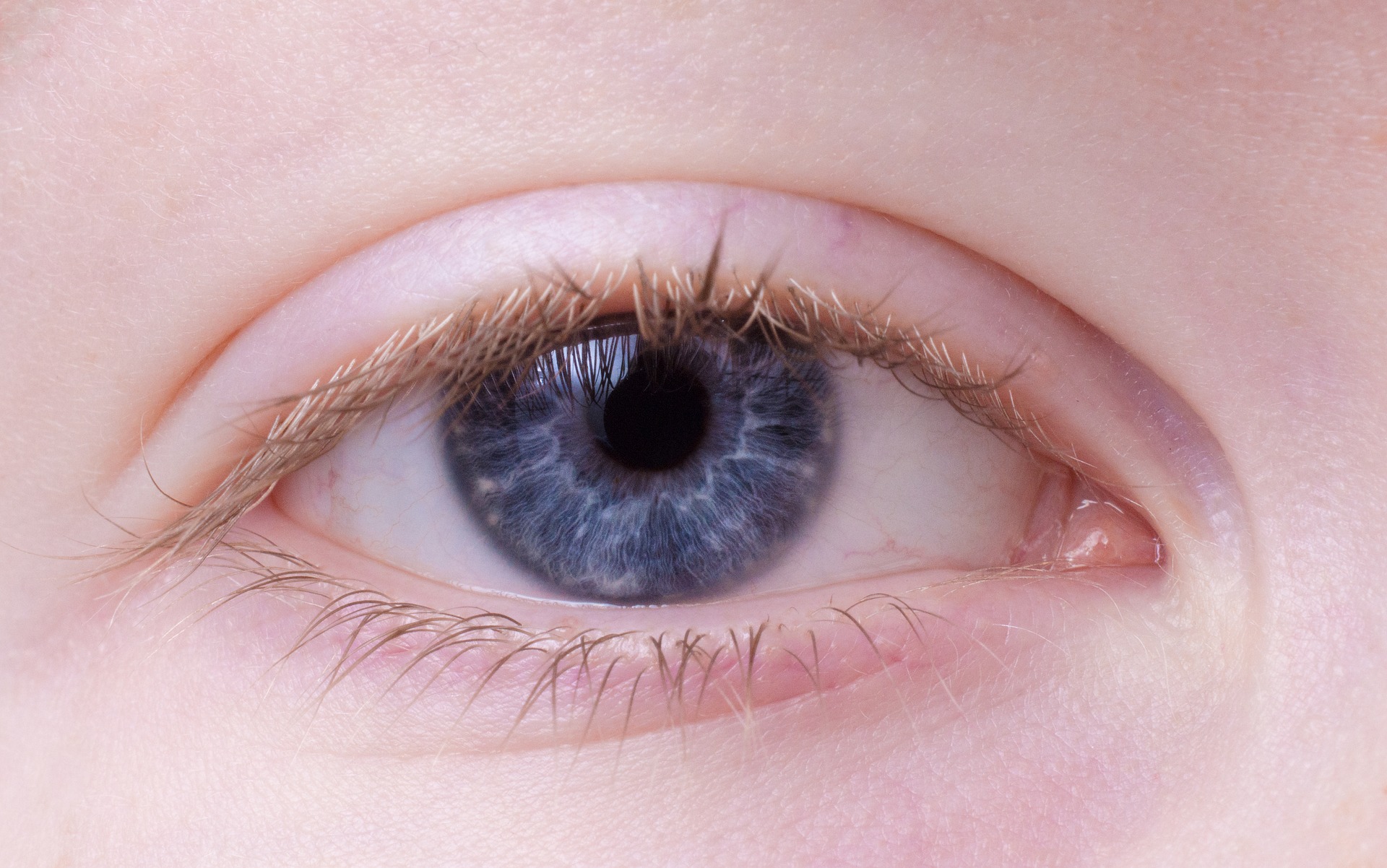 Воспаление глаз у детей - чем вызванно и как лечить