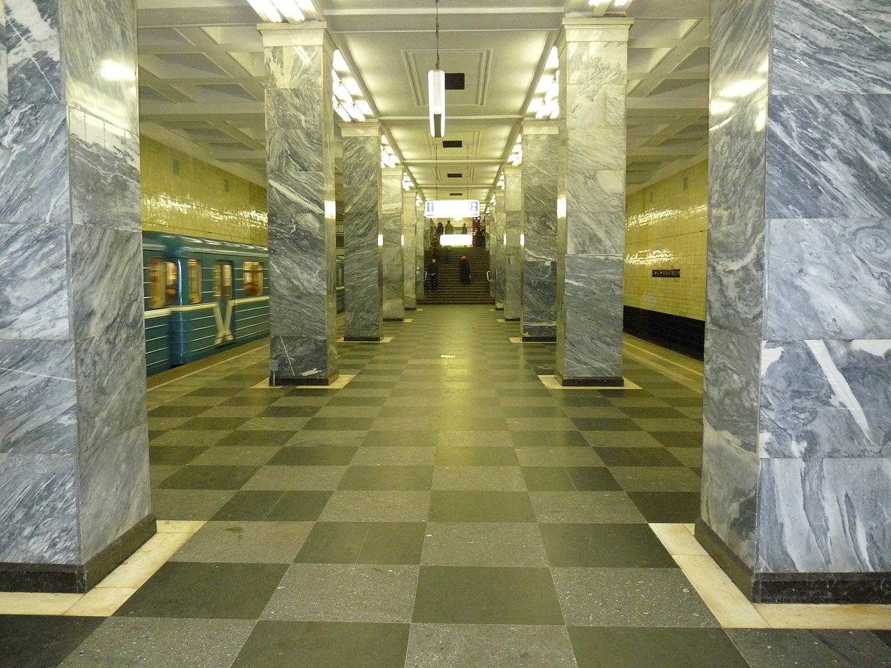 Москвичей будут оповещать об изменениях в работе метро через SMS, фото