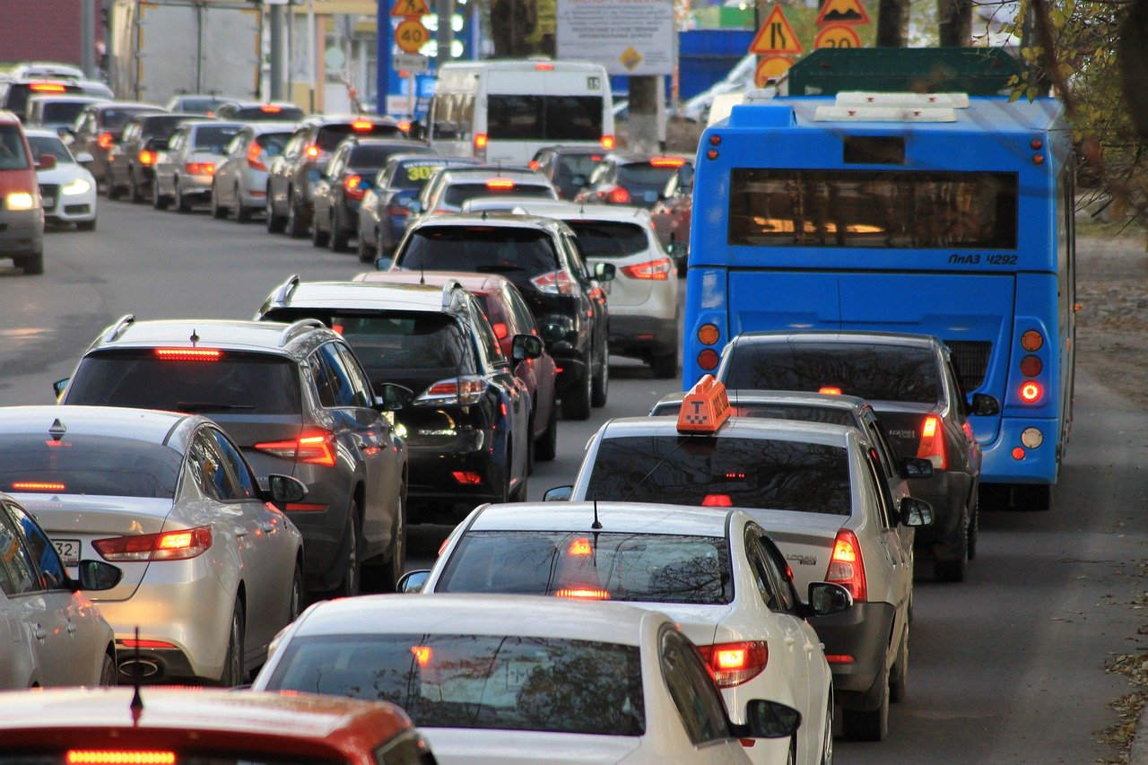 ЦОДД предупредил водителей о возможных пробках в Москве, фото