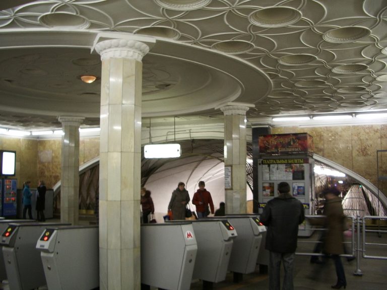 В Москве с 1 июня откроют ранее закрытые вестибюли станций метро, фото