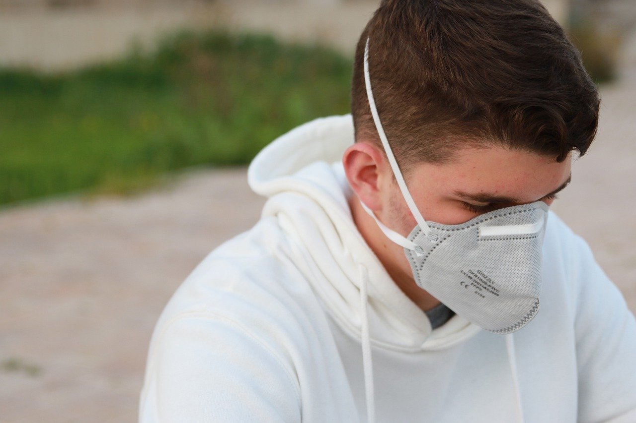 В Москве зафиксировали резкий рост спроса на медицинские маски, фото