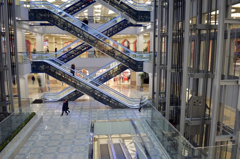 Ввод половины торговых центров Москвы перенесен на 2021 год, фото