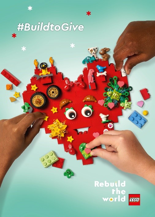 Компания LEGO Group собирает по кубику новогоднее чудо, фото