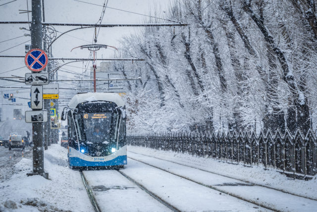 В Москве очистили от снега около 80% дорог и дворовых территорий, фото