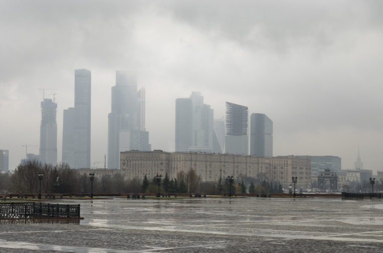 «Желтый» уровень опасности объявили в Москве 23 апреля из-за сильного ветра, фото