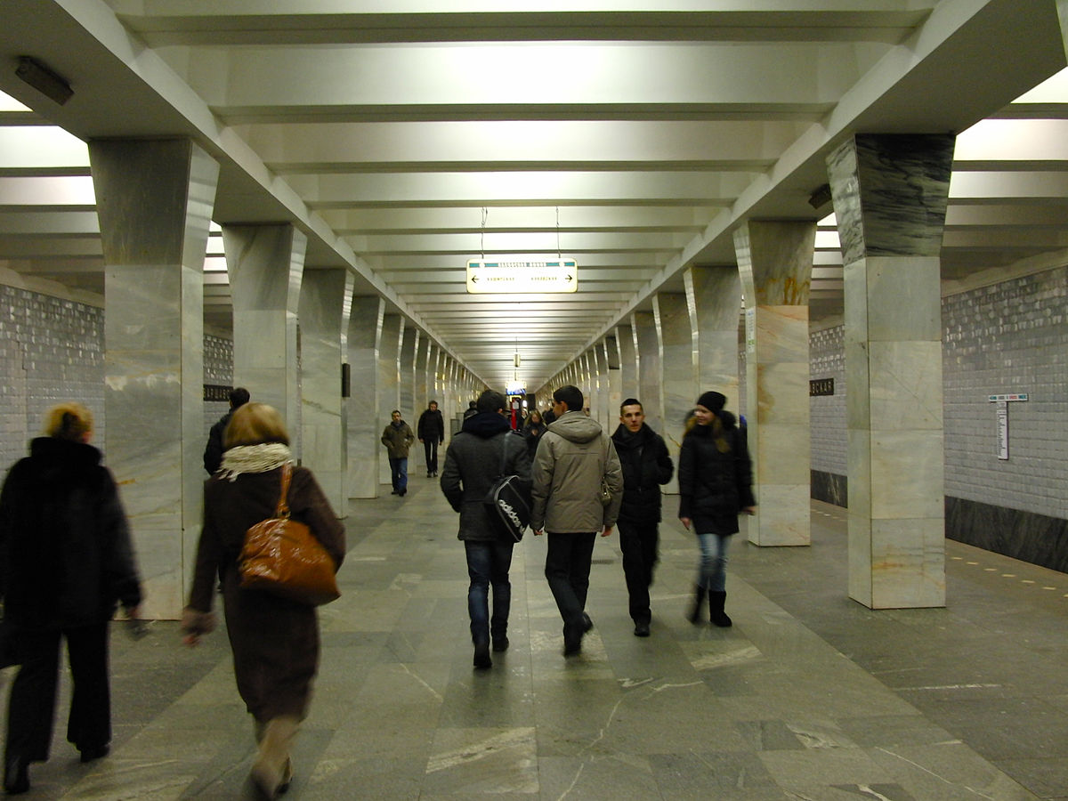 Станцию метро «Варшавская» украсят исторические панно и витражи, фото