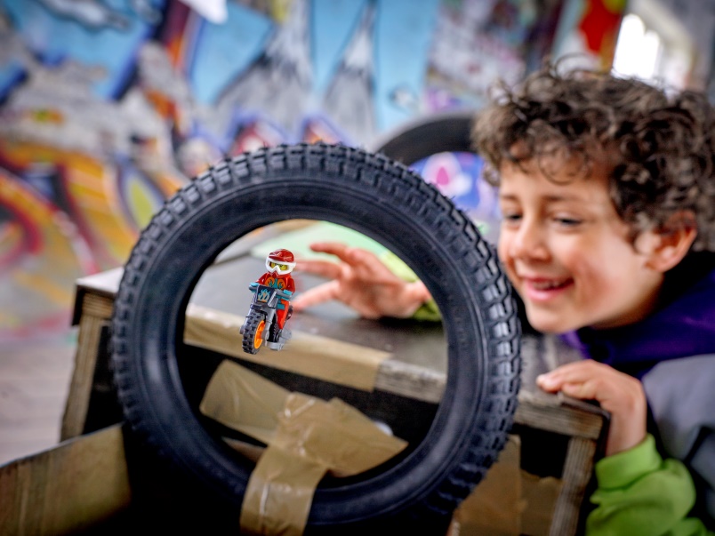 Захватывающие приключения для любителей трюков – с новой серией наборов LEGO® City Stuntz в линейке LEGO® City, фото
