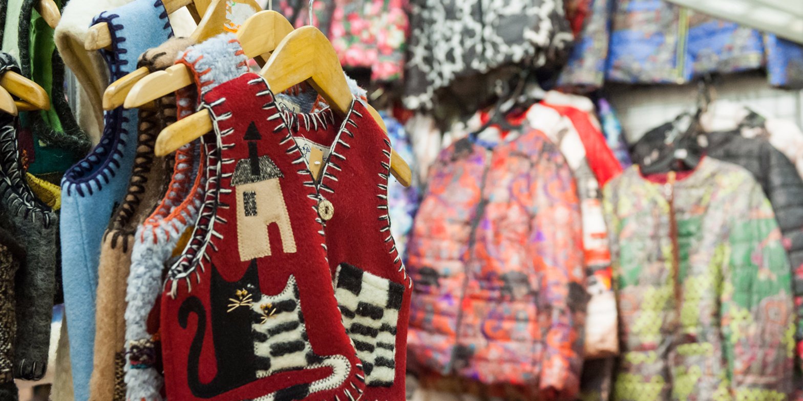 Сдать ненужную одежду на благотворительность можно в Богородском, фото