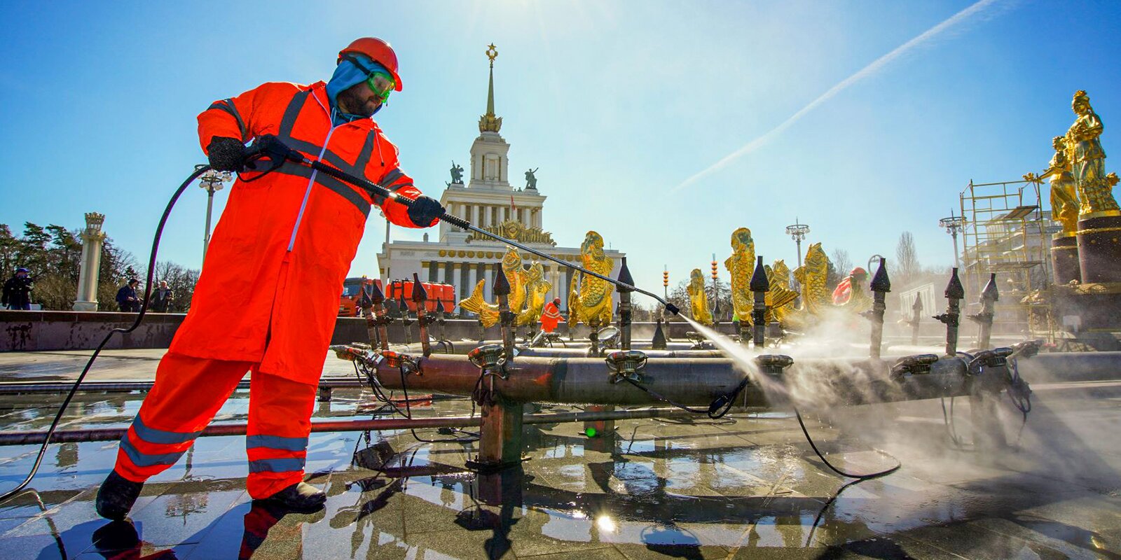 В Москве прошла весенняя уборка города, фото