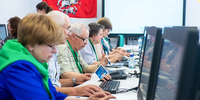 В Головинском организовали курсы компьютерной грамотности для пенсионеров, фото
