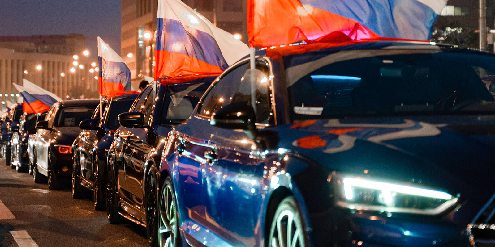 Автопробег, посвящённый Дню флага, собрал более 300 участников, фото
