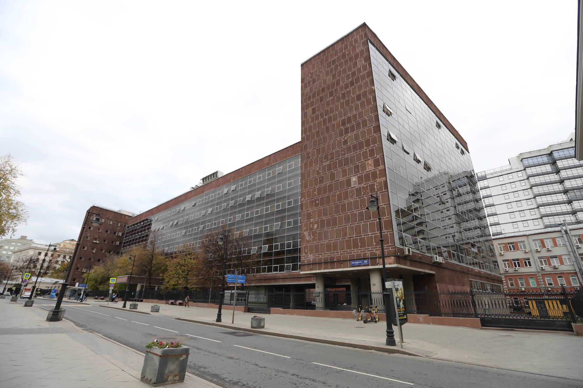 2. Красные ворота чистые пруды. Южный вестибюль метро красные ворота. Красные ворота чистые пруды. Особняк 703 квадратных метра.