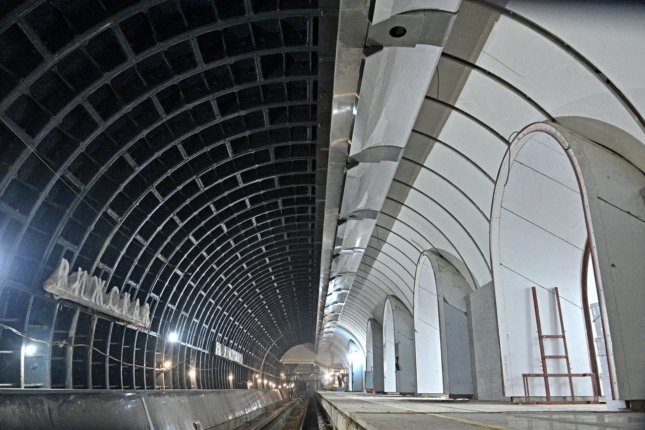 Завершается укладка гранита возле станции «Рижская» БКЛ метро, фото
