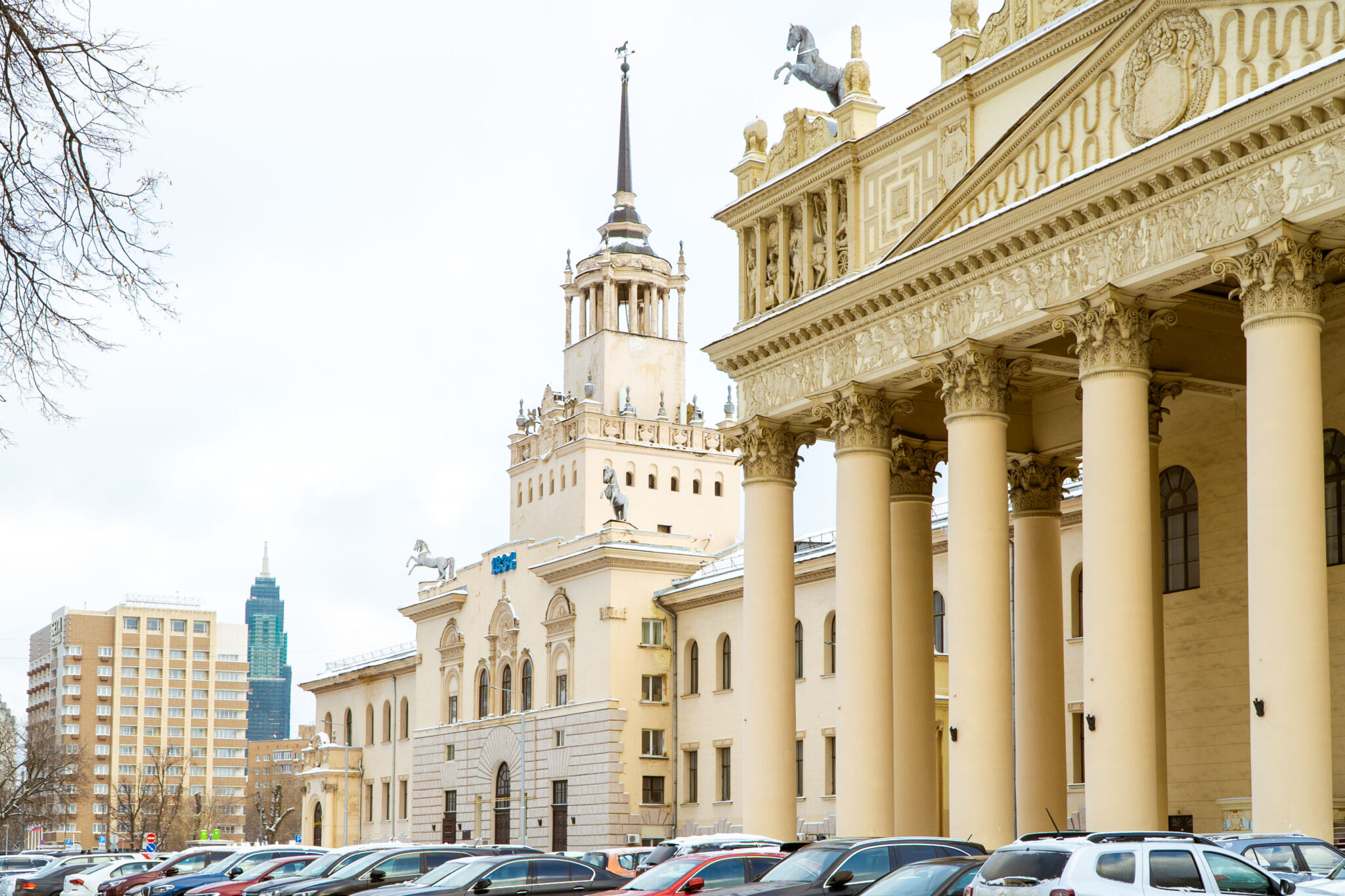 Белорусская беговая. Центральный Московский ипподром. Ипподром на беговой. Ипподром в Москве. Здание Московского ипподрома Жолтовский.