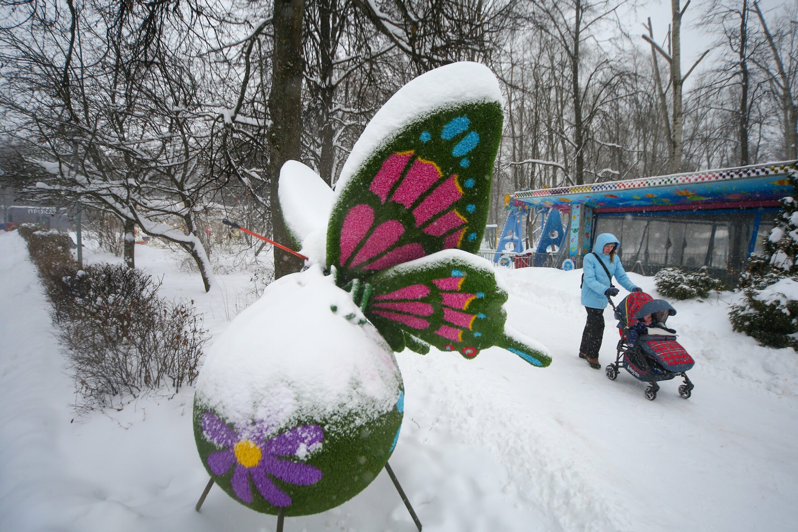 Кормушки для птиц, утепленные цветники: как парк «Северное Тушино» подготовили к зимнему сезону