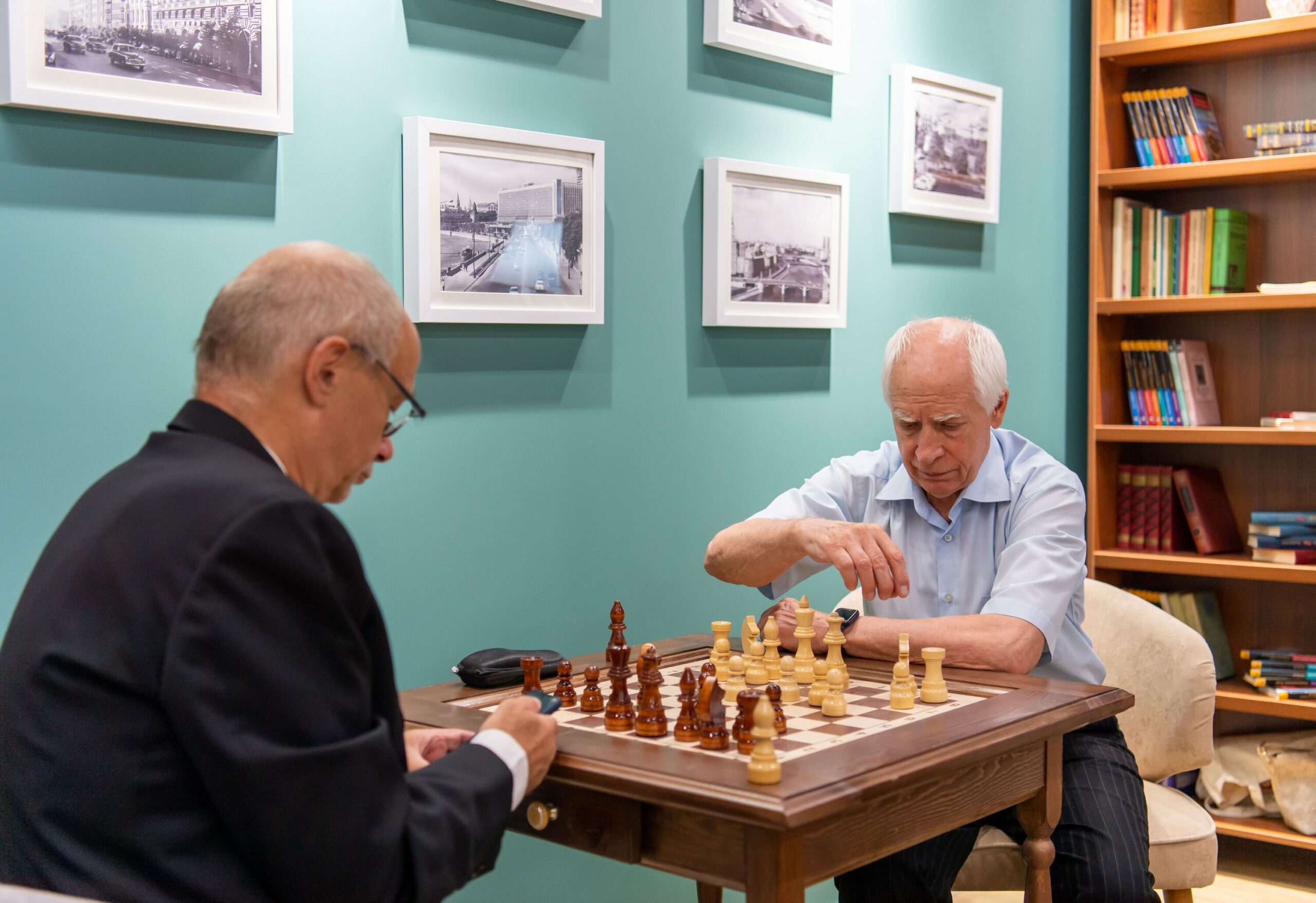 Участников «Московского долголетия» пригласили на занятия по шахматам в Коньково, фото