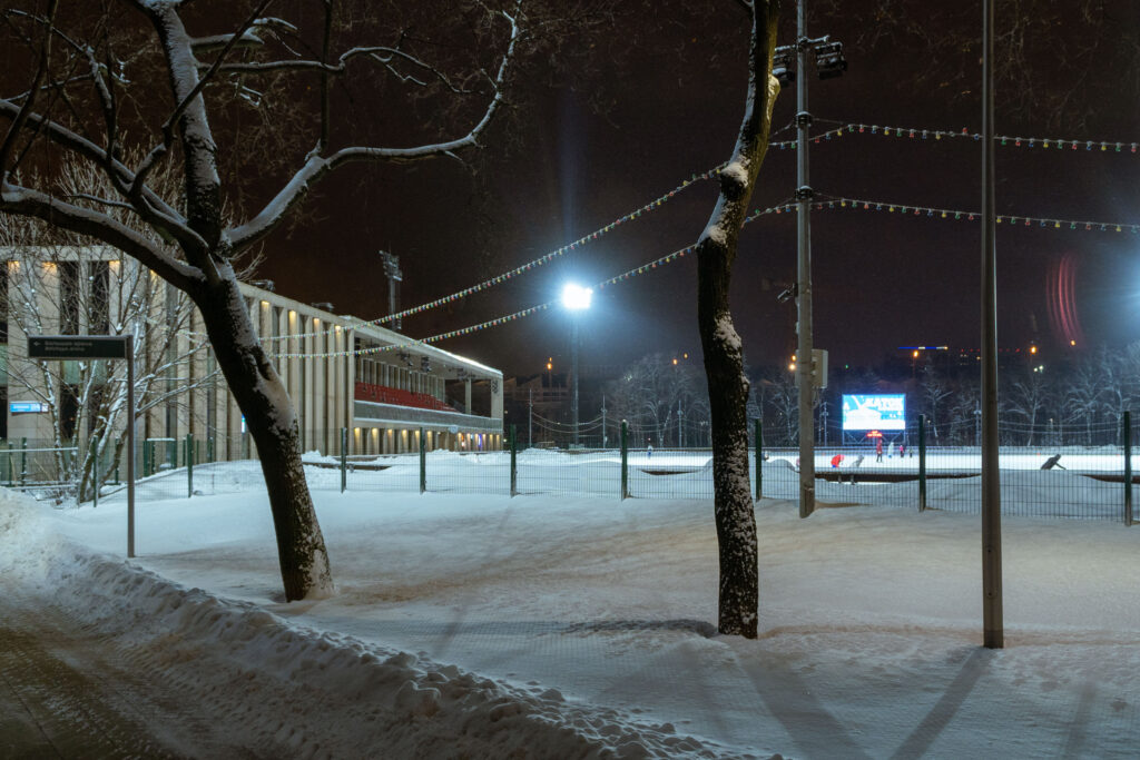 Выходим на лёд: открытые катки на юге Москвы  фото
