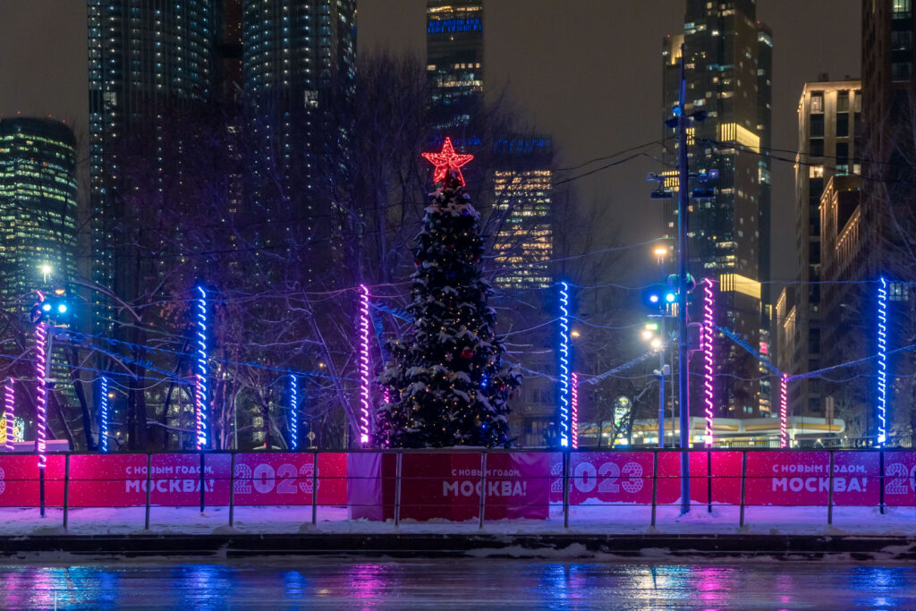 Выходим на лёд: открытые катки на западе Москвы  фото