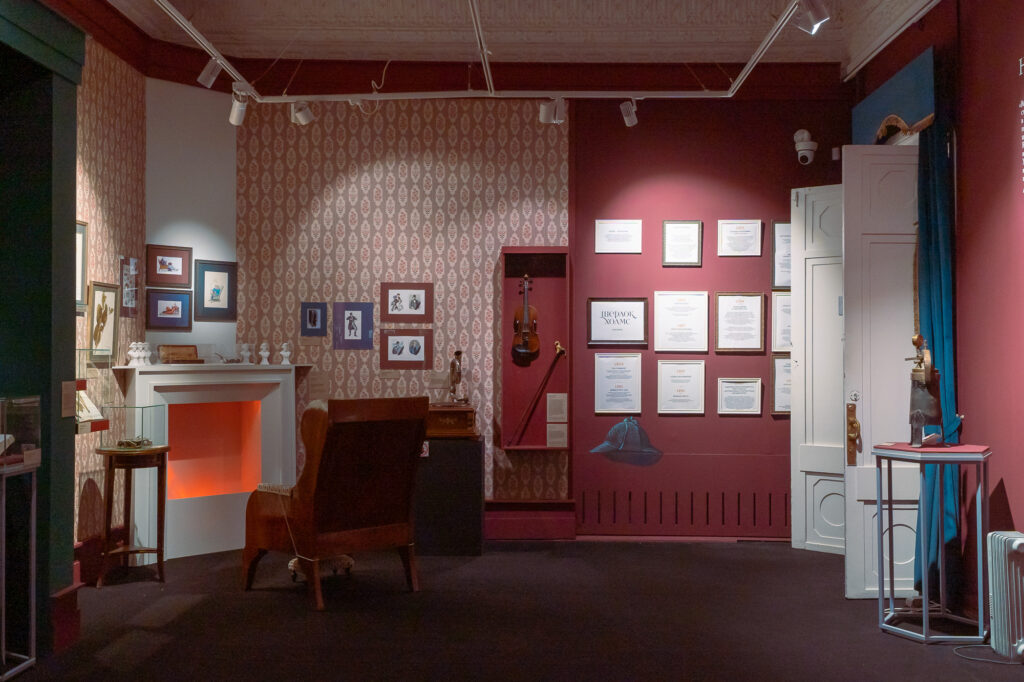 Квартира Шерлока Холмса на выставке в Литературном музее в Москве