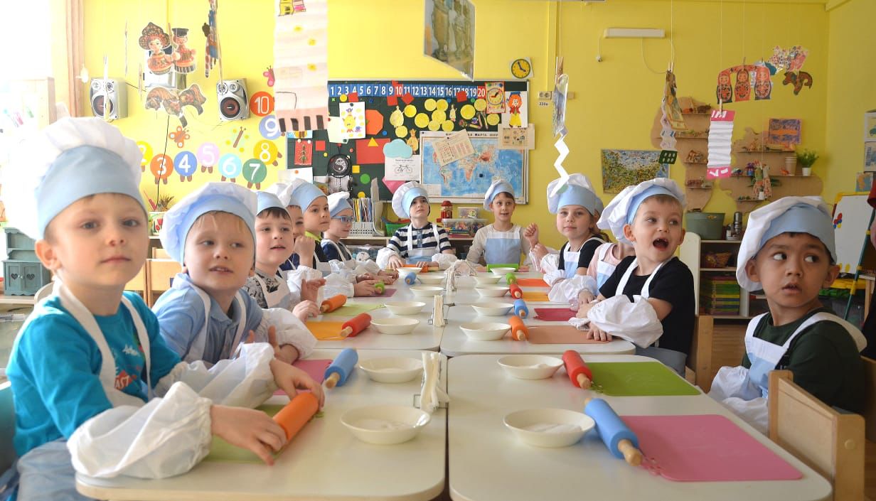Кулинарный мастер-класс «Выпечка от юного кондитера» прошел в столичном детском саду, фото