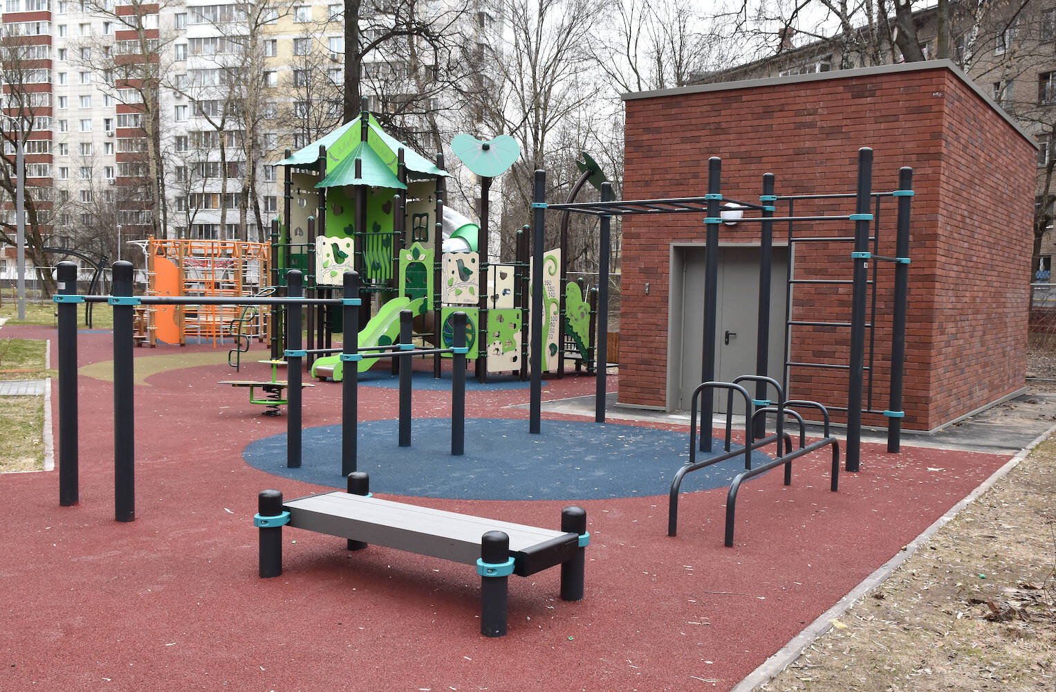 Для детей Бирюлёво Западного создаётся современная дворовая инфраструктура