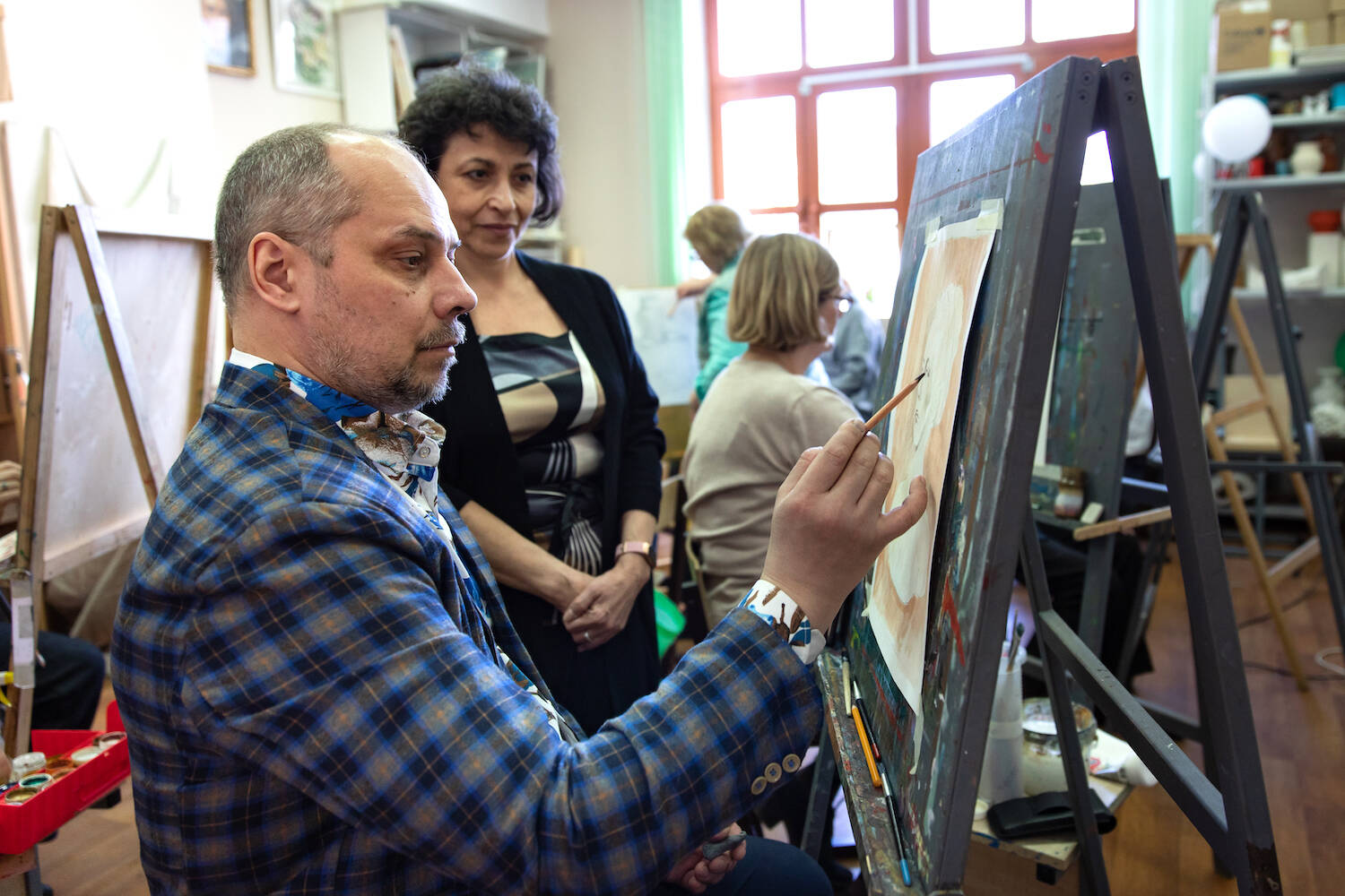 Жителей старшего поколения пригласили на уроки живописи в Котловке, фото