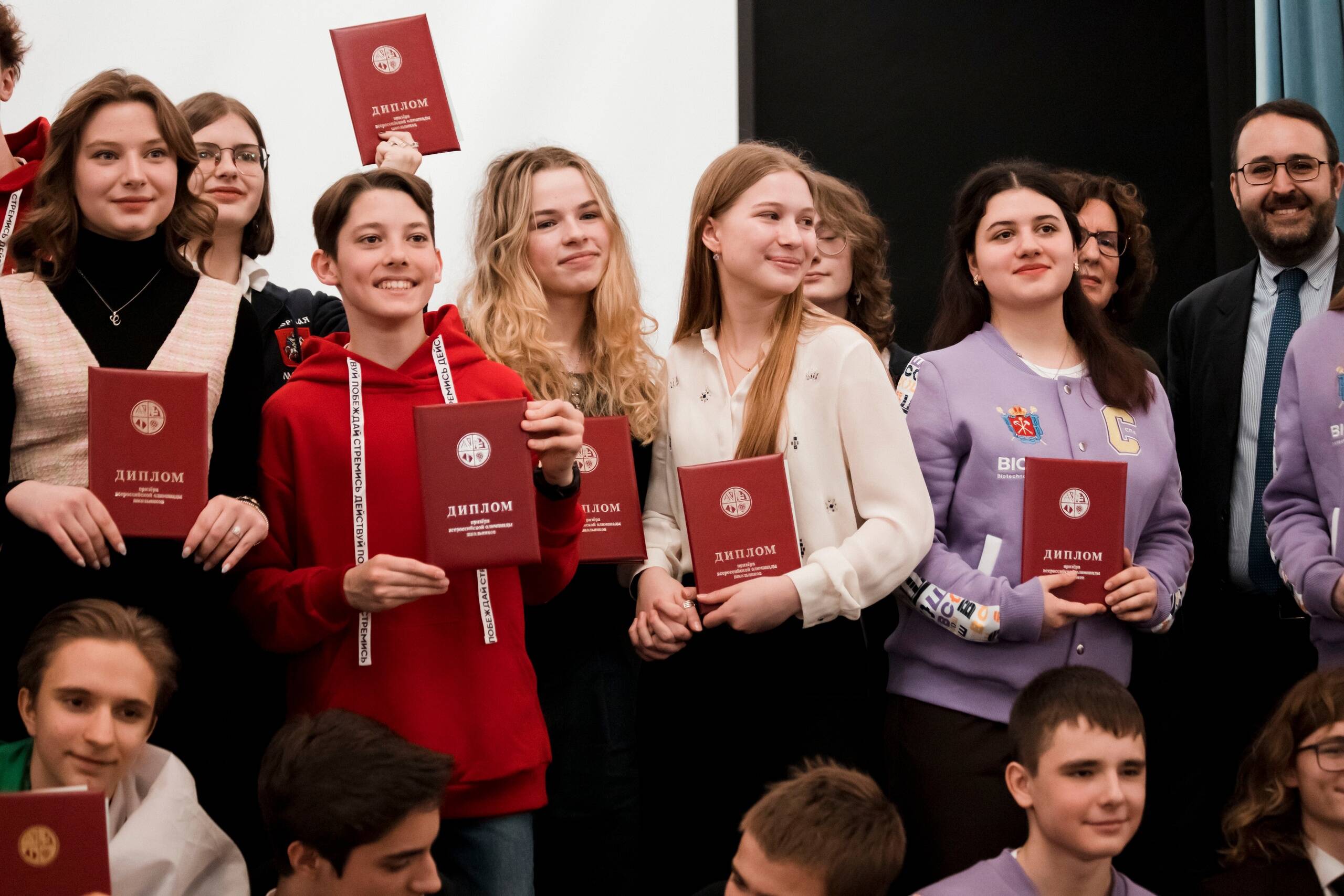 Москвичи взяли более половины наград по иностранным языкам на всероссийской олимпиаде, фото
