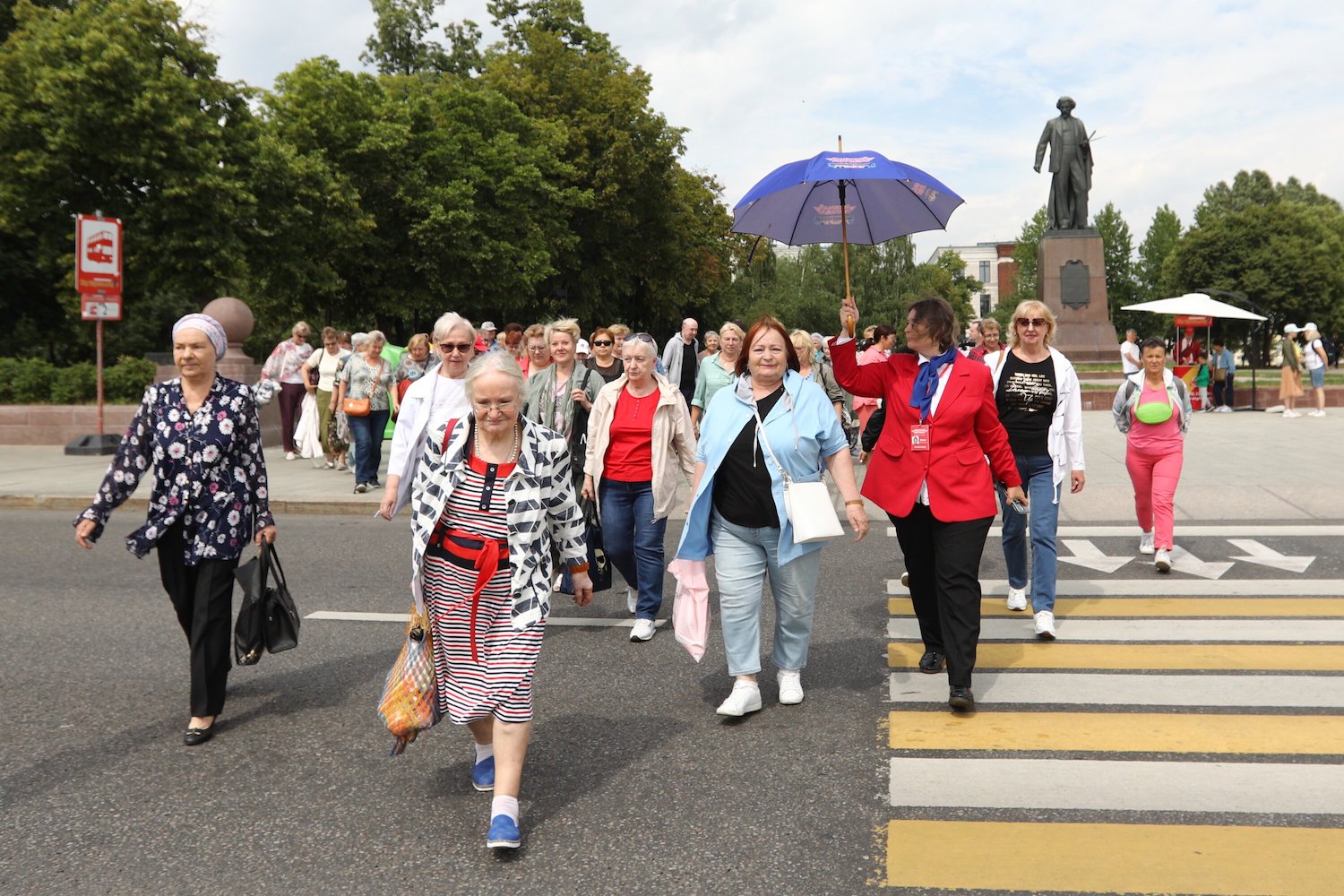 Пожилых жителей Дмитровского района пригласили на познавательные экскурсии, фото