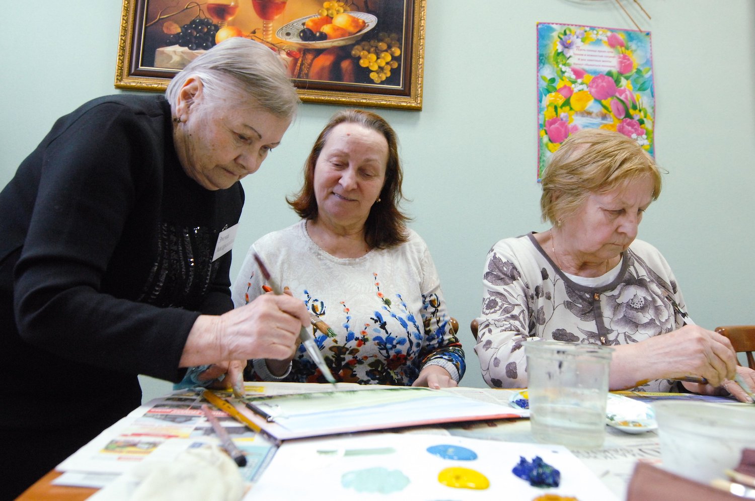 Для участников «Московского долголетия» проводятся уроки живописи в Зеленограде, фото