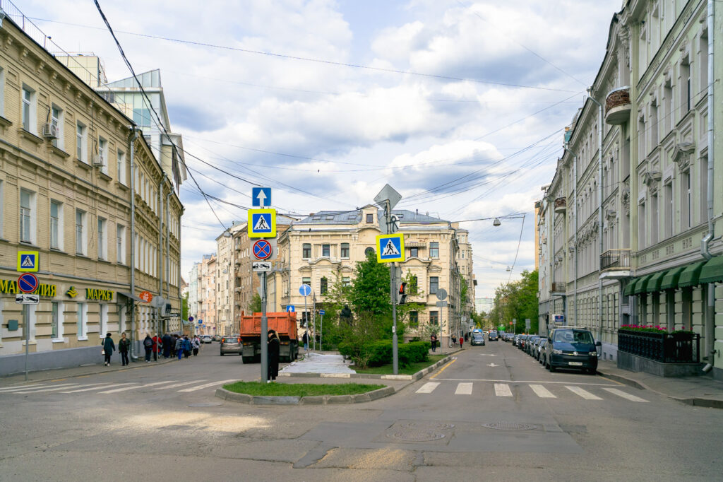 Чкаловская — Курская: битва барокко возле Лялиной площади  фото
