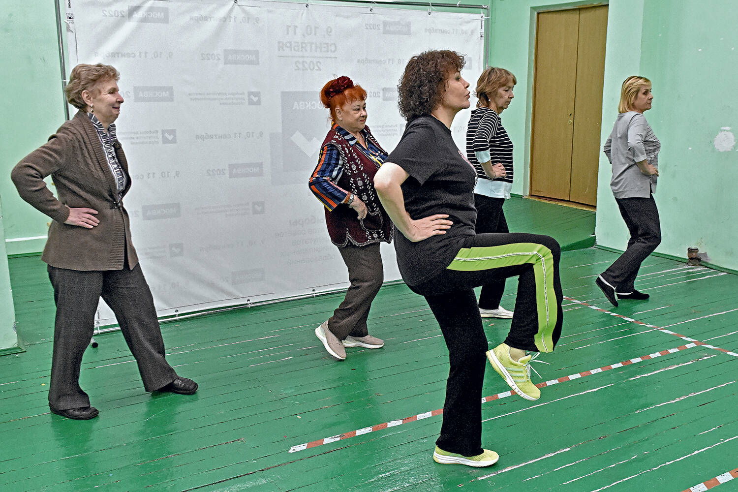 Жителей старшего возраста пригласили на спортивные тренировки в Лианозово, фото