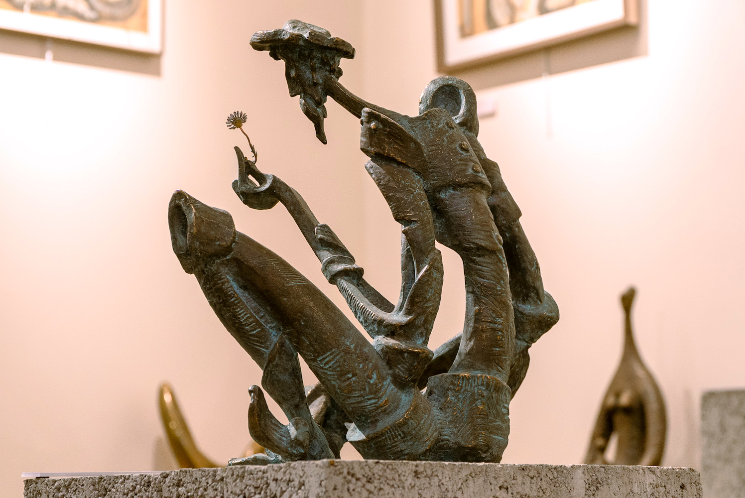 Выставка «Скульптуры ставятся на века» творческой группы «ЛеСС» в галерее «Элизиум» в Москве