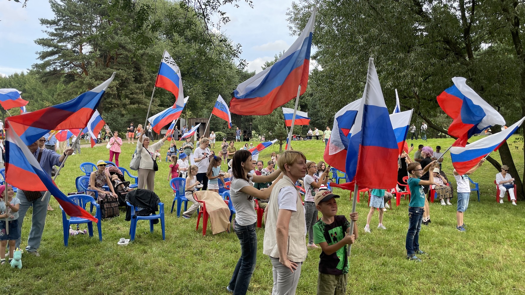 Праздник «Наш флаг — наша гордость» прошел в Царицыно, фото